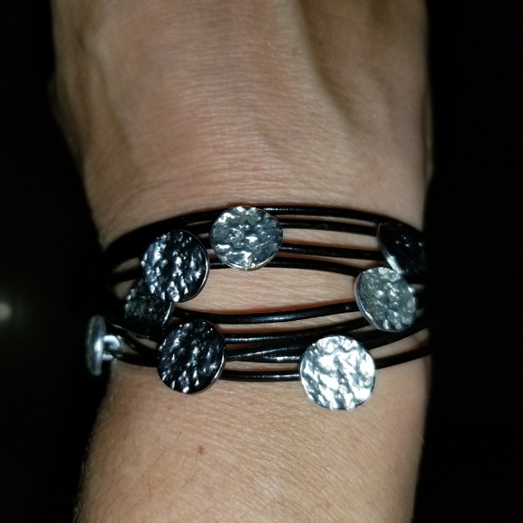 Black and Silver Magnetic Clasp Bracelet - Picture 2 of 3